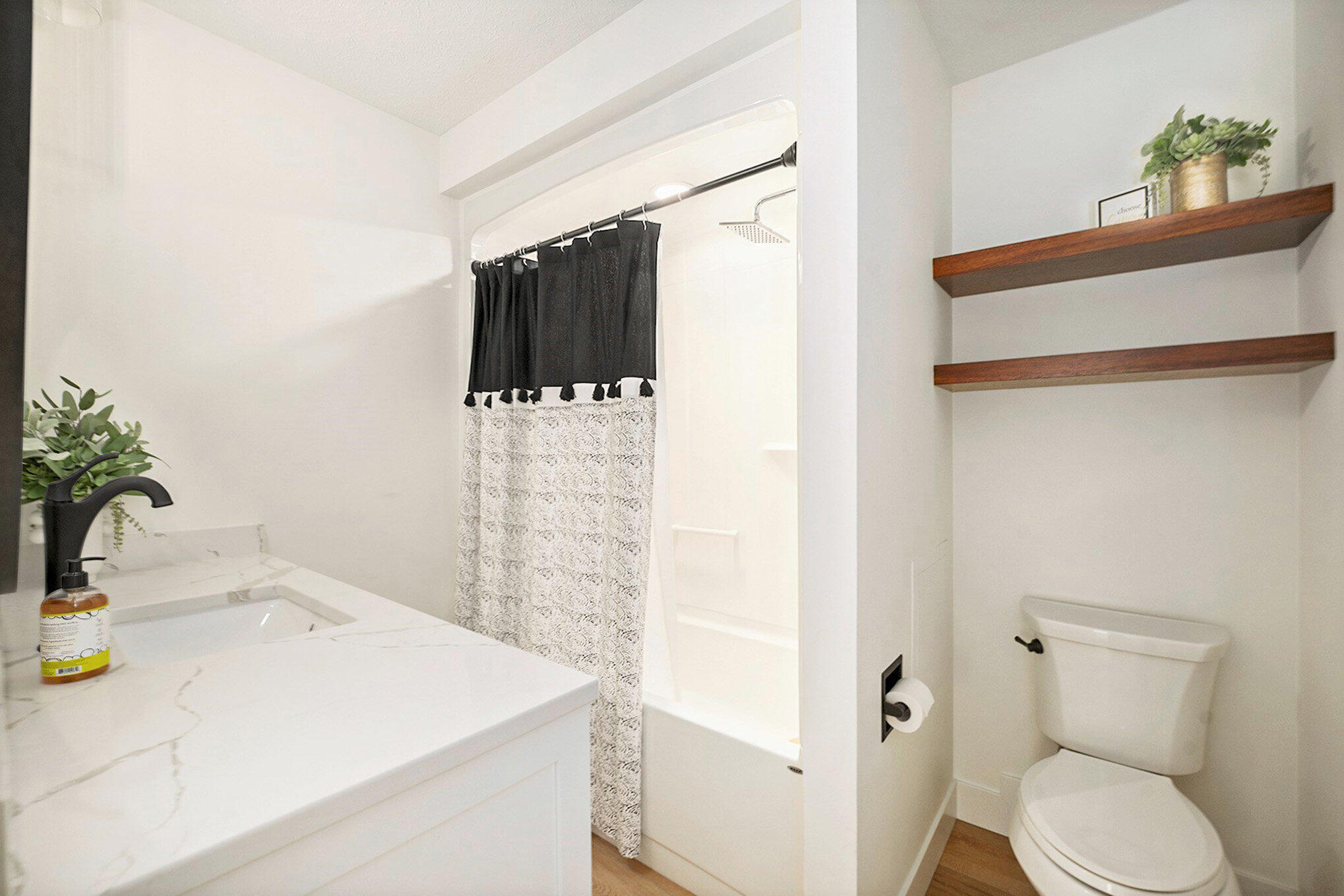 Augusta, Michigan 49012, United States, 4 Bedrooms Bedrooms, ,4 BathroomsBathrooms,Residential,Pending,141965