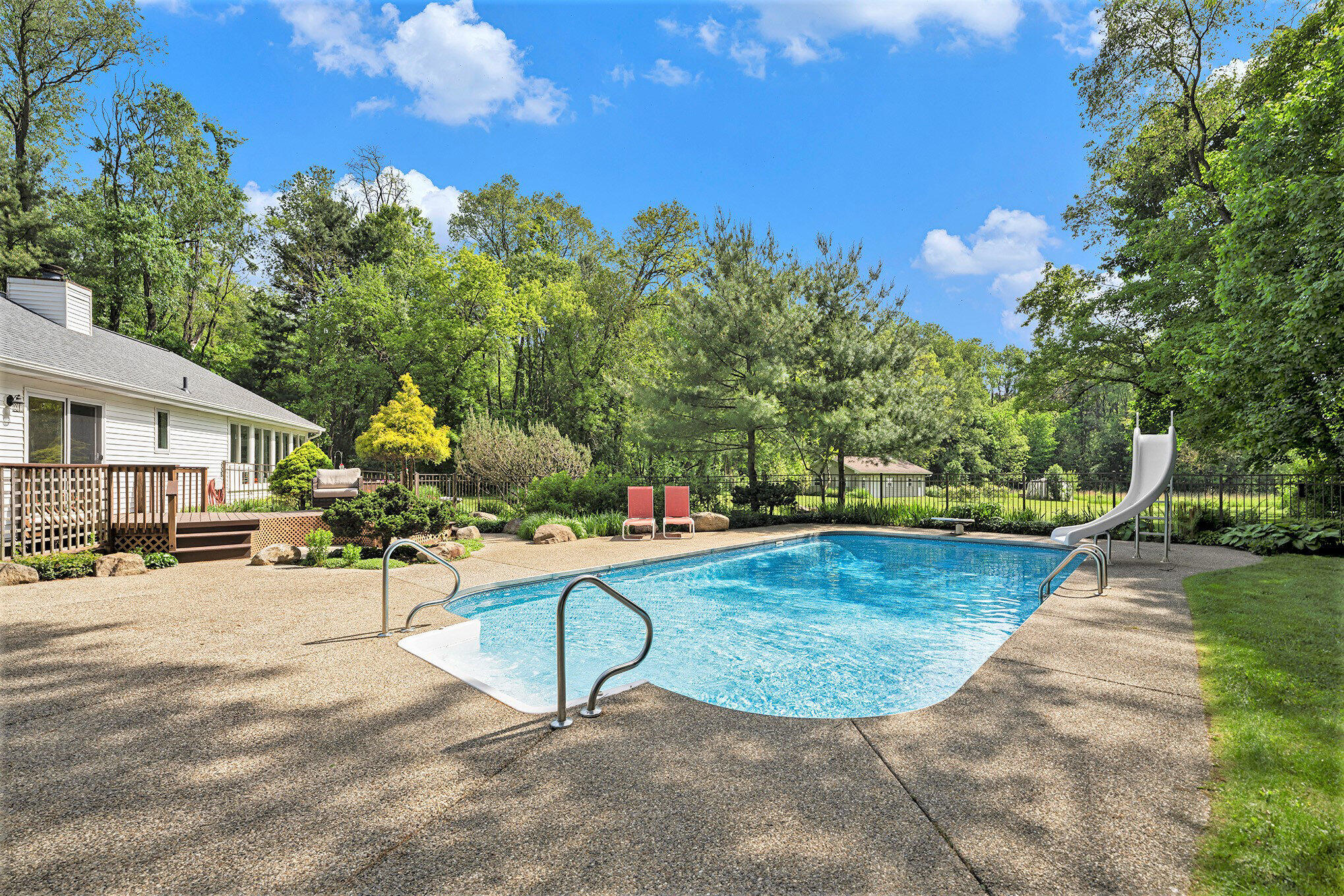 Augusta, Michigan 49012, United States, 4 Bedrooms Bedrooms, ,4 BathroomsBathrooms,Residential,Pending,141965