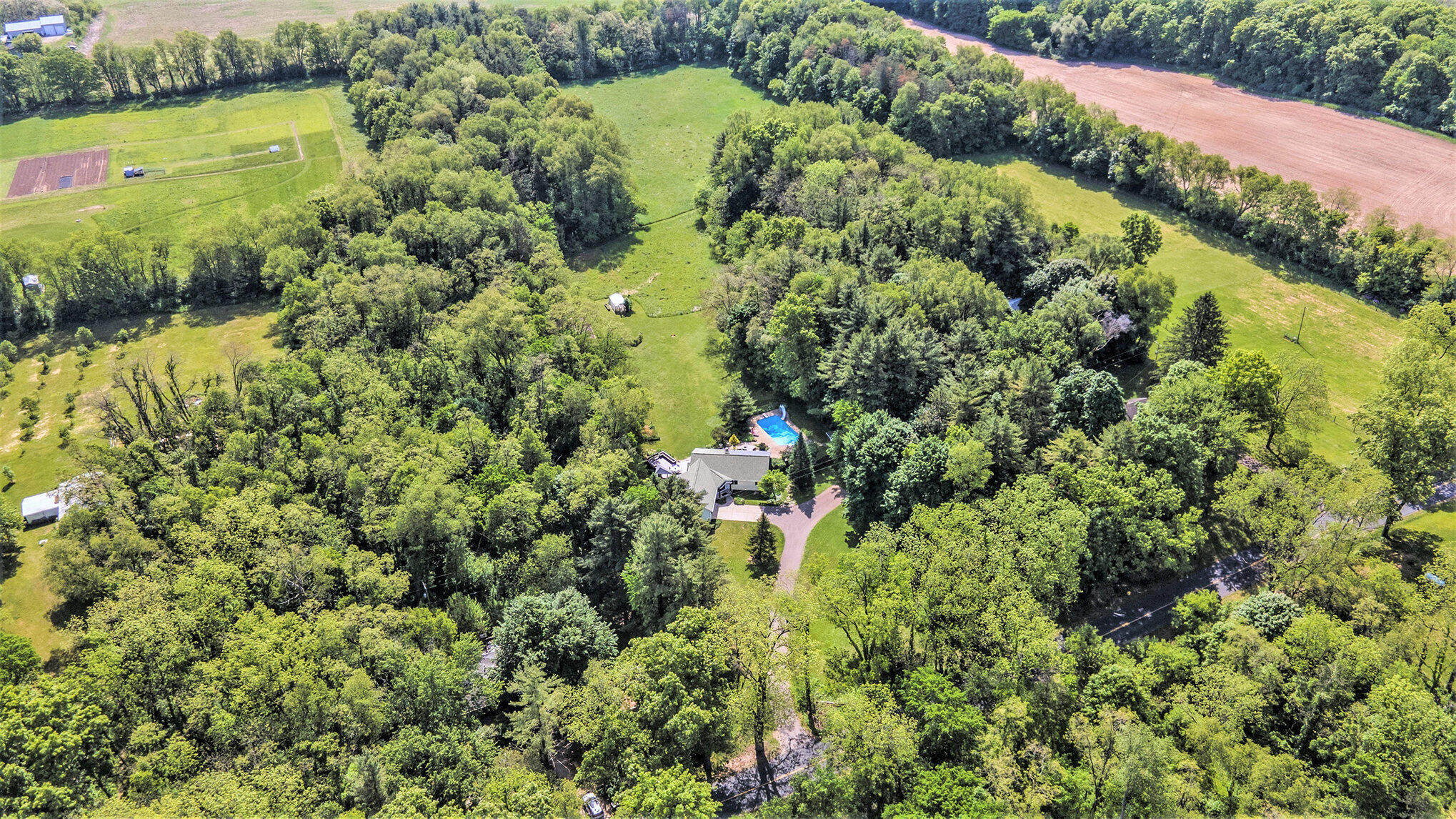 Augusta, Michigan 49012, United States, 4 Bedrooms Bedrooms, ,4 BathroomsBathrooms,Residential,Pending,141965