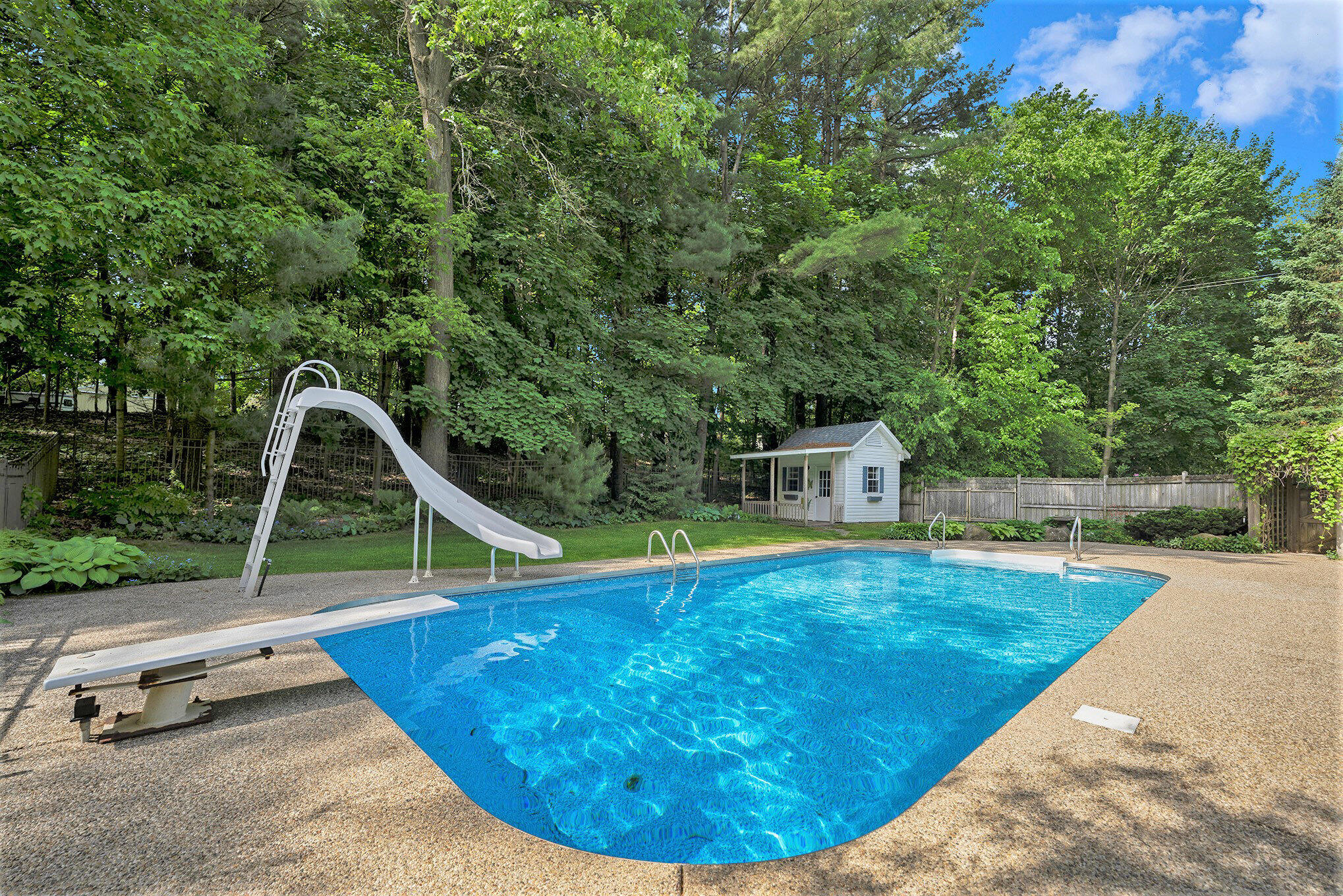 Augusta, Michigan 49012, United States, 4 Bedrooms Bedrooms, ,4 BathroomsBathrooms,Residential,Pending,141965