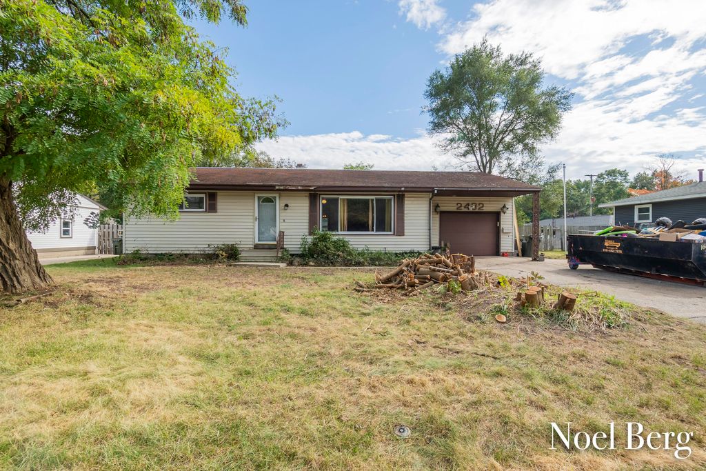 Photo of 2432 Blodgett Street, Muskegon, MI 49441 (MLS # 25052893)