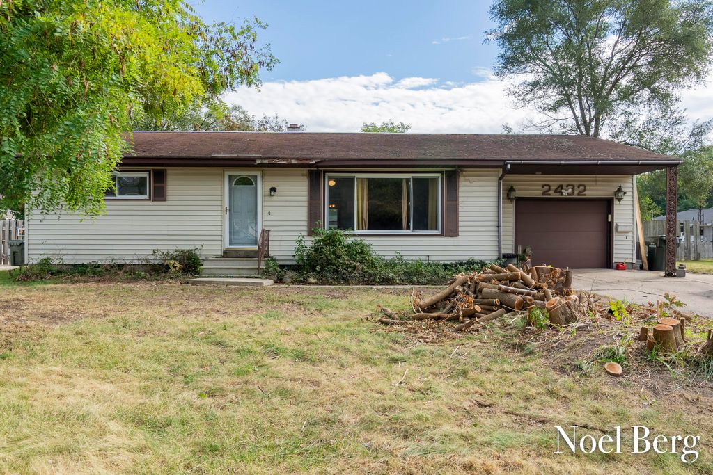 Photo of 2432 Blodgett Street, Muskegon, MI 49441 (MLS # 25052893)