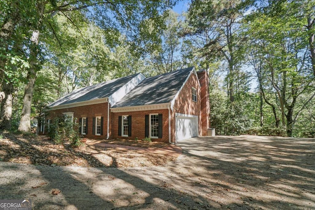 Photo of 80 Cliffcreek Trace, Sandy Springs, GA 30350 (MLS # 10671075)