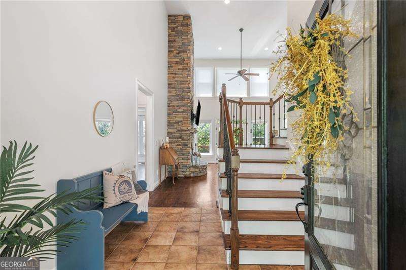 637 Amicalola DR