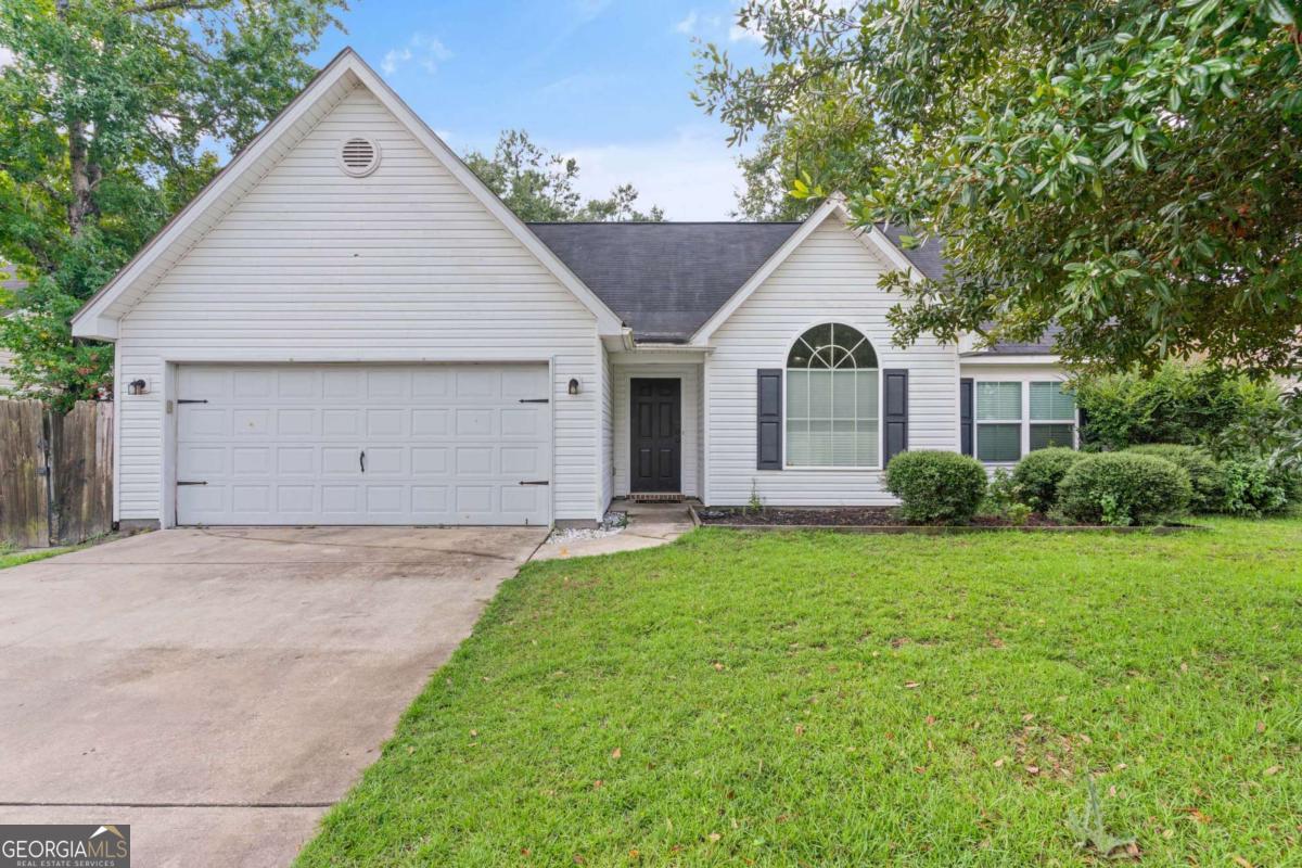 Great opportunity in Covington Pointe! This home is priced to reflect the cosmetic updates needed-great bones and just needs cosmetic updates to shine. Located in a sidewalk-lined community within walking distance to both the elementary and middle schools. The home features a welcoming foyer, a fully equipped eat-in kitchen with a pantry and breakfast bar, and a spacious living room with a high ceiling. The primary suite includes a walk-in closet and ensuite bath with a separate shower and soaking tub. Enjoy the privacy-fenced backyard, perfect for pets or play. Additional highlights include a 2-car garage and a great floor plan with plenty of potential. UTILITIES: GA Power, Public Water/Sewer, Xfinity for internet. Roof 13 years old. Water heater 13 years old.