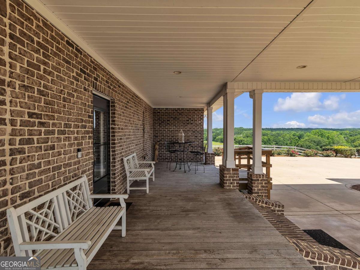 702 Cash RD NE