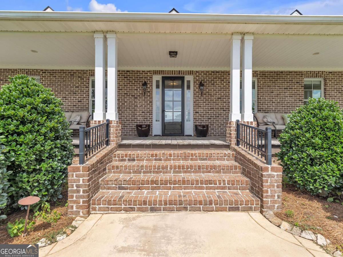 702 Cash RD NE