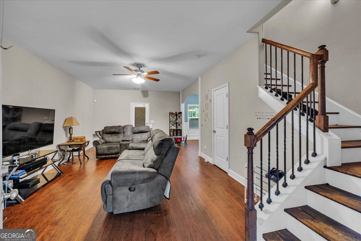 3858 Fortson LN