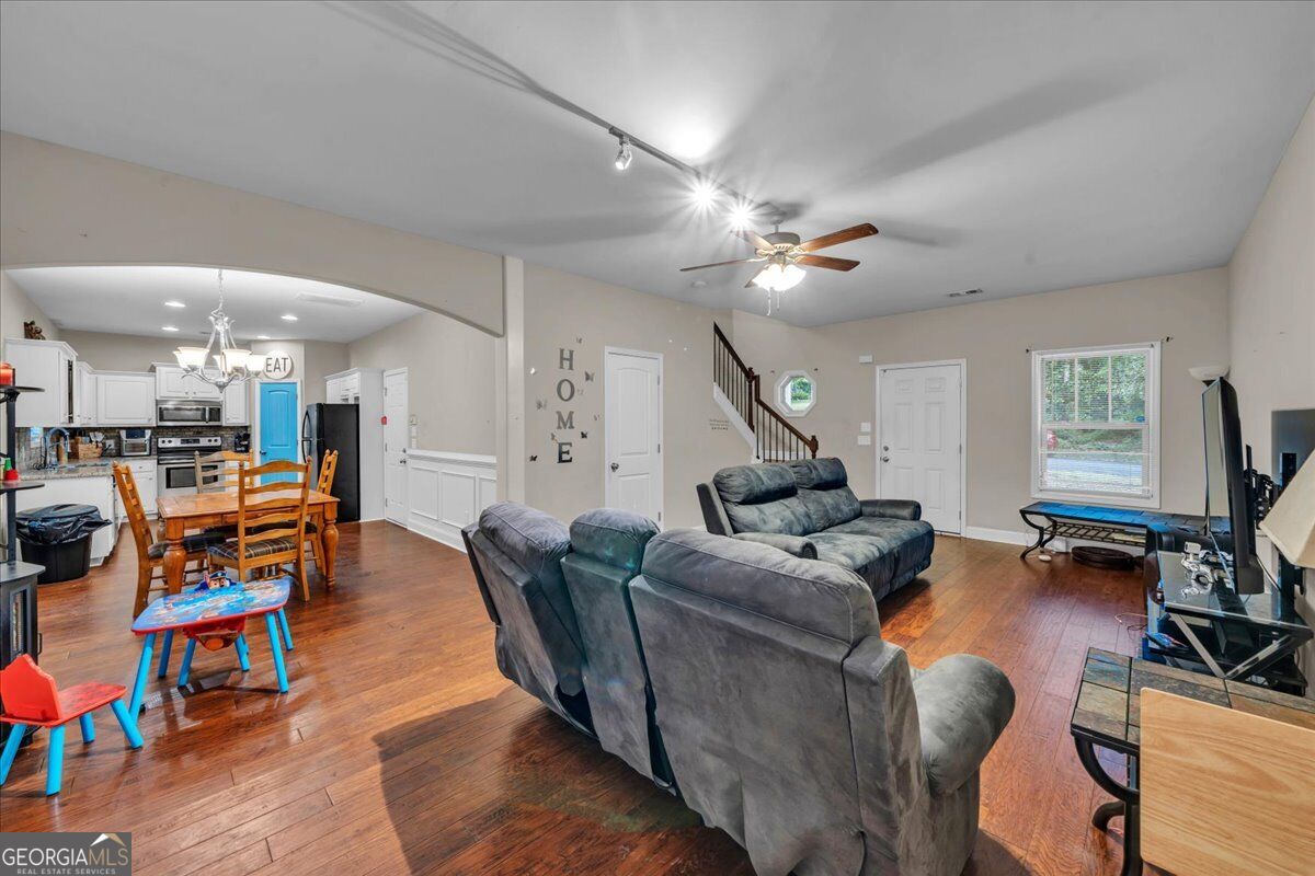 3858 Fortson LN