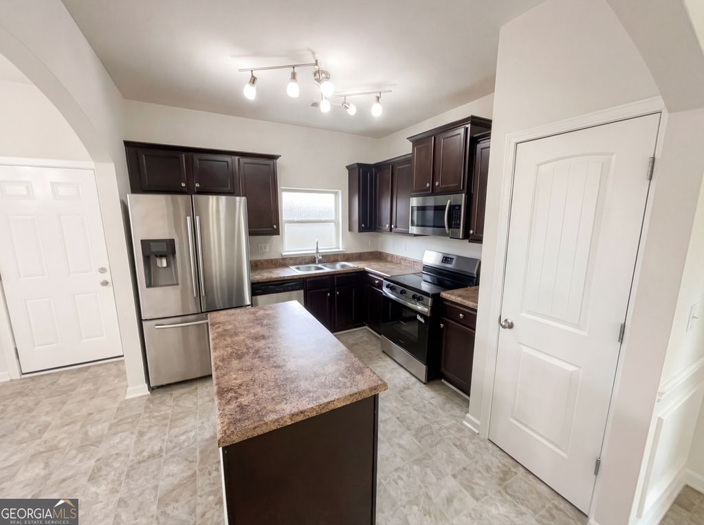 Photo of 3172 Broadleaf Trail, Fairburn, GA 30213 (MLS # 10710321)