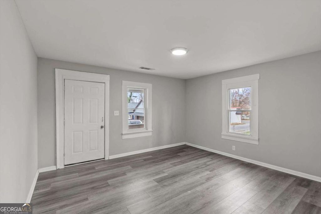 Photo of 950 Michigan Avenue NW, Atlanta, GA 30314 (MLS # 10678600)