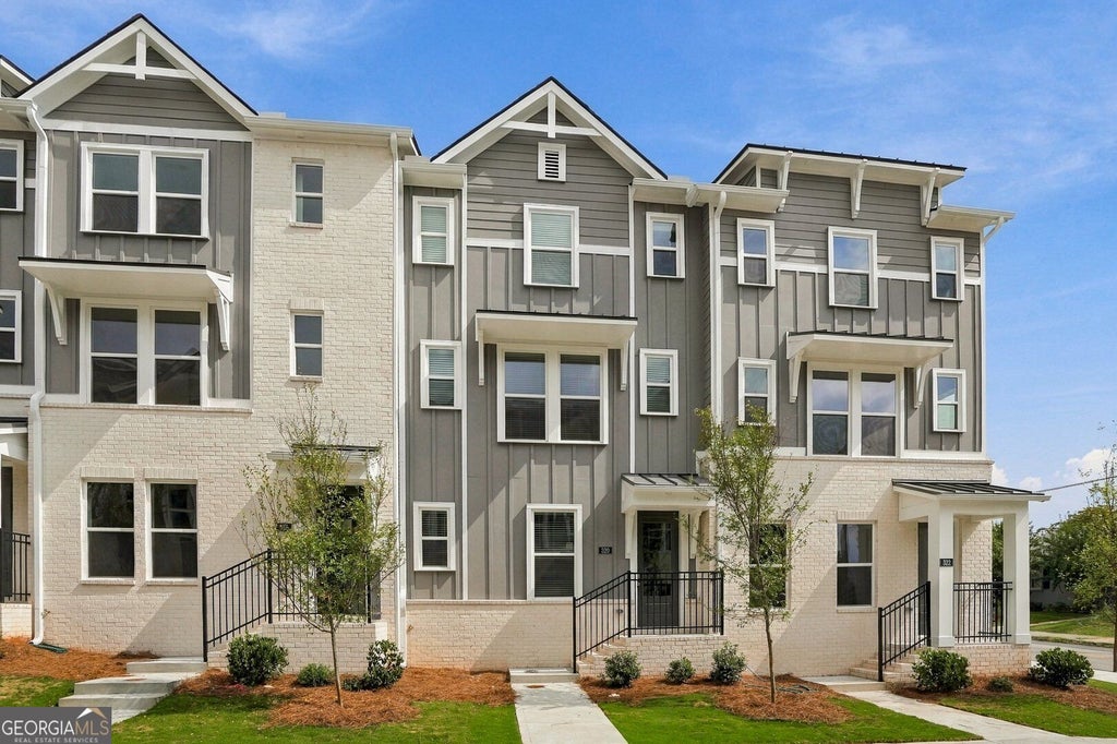 Photo of 320 Laurel Lane, Hapeville, GA 30354 (MLS # 10852376)