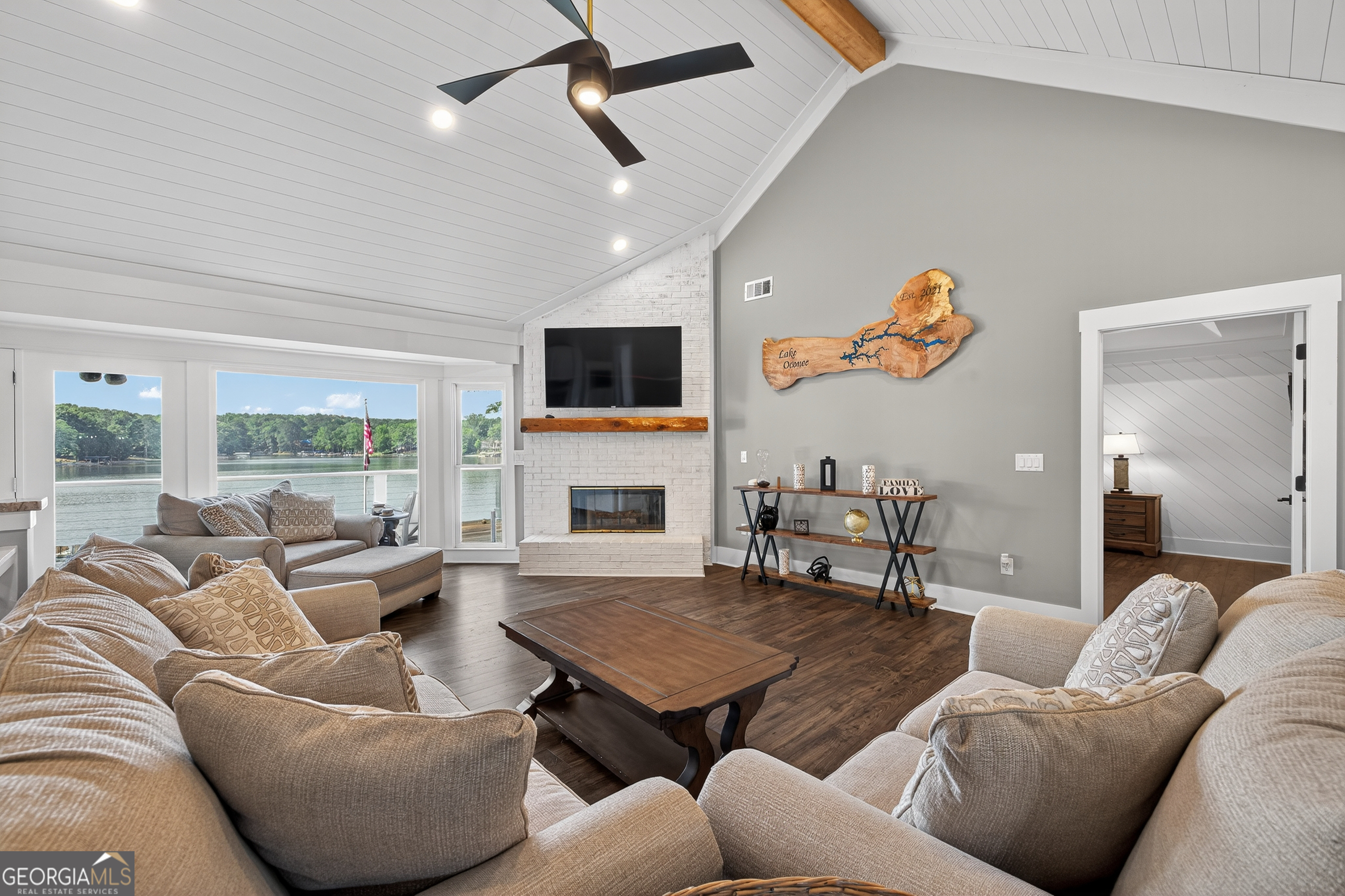 108 Phoenix DR