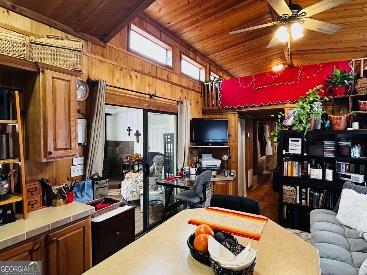 323 Leisure Acres DR