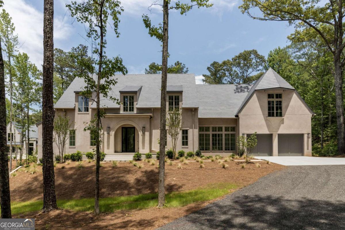 555 Augusta LN