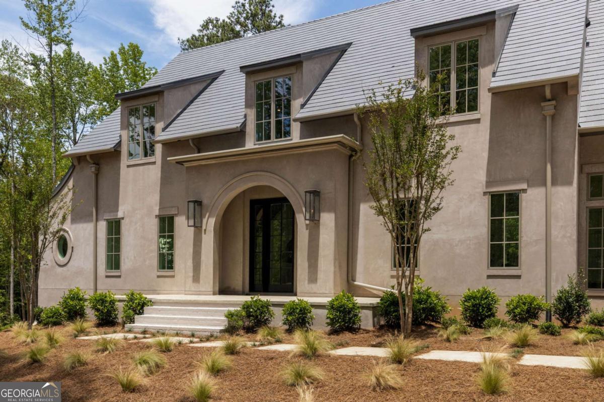 555 Augusta LN