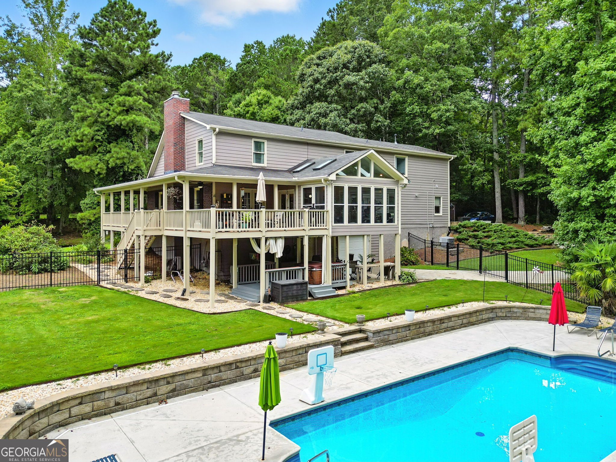 319 Holland RD