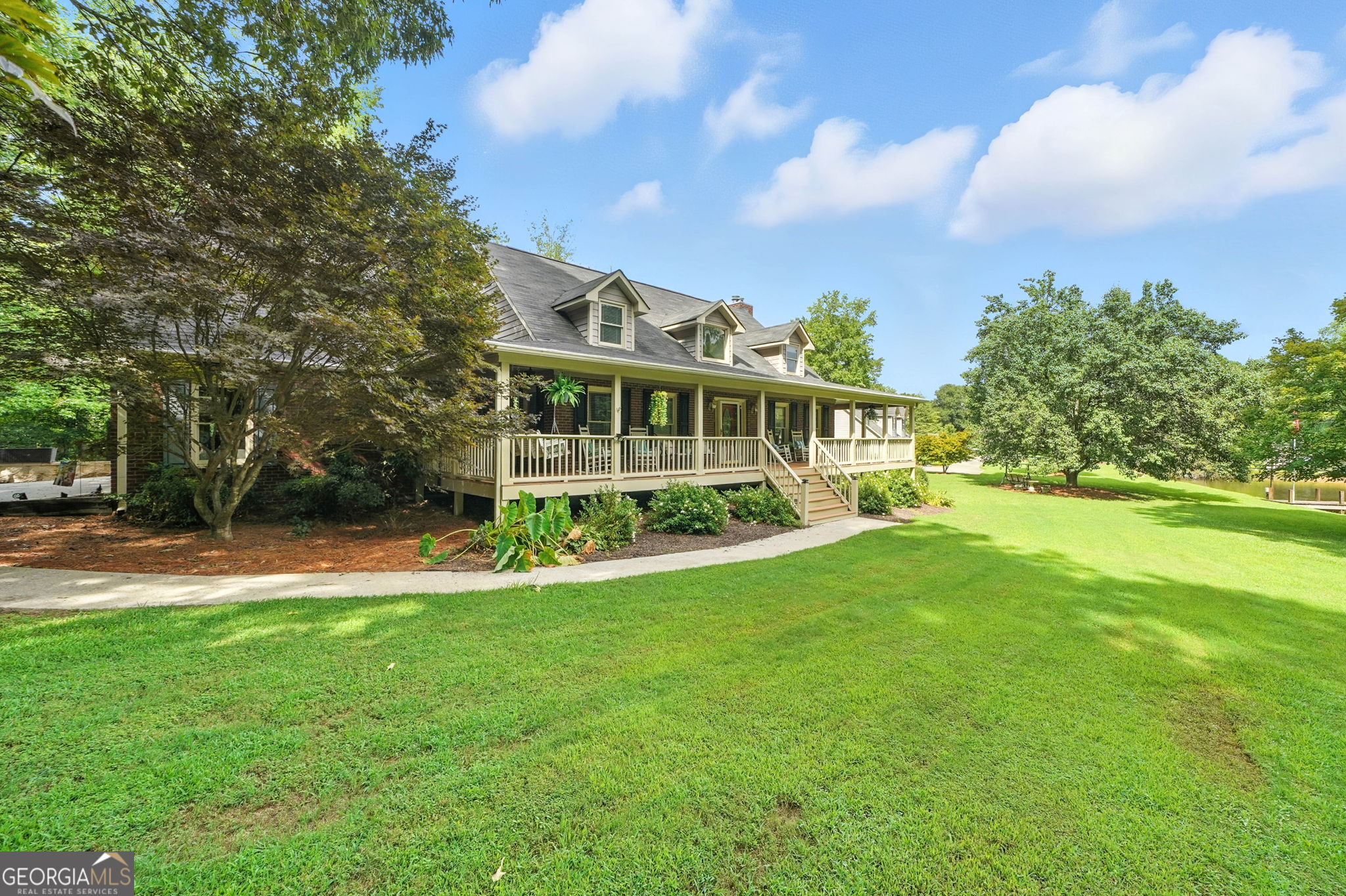 319 Holland RD