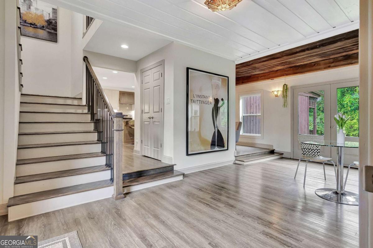 4 & 5 Northlake CIR