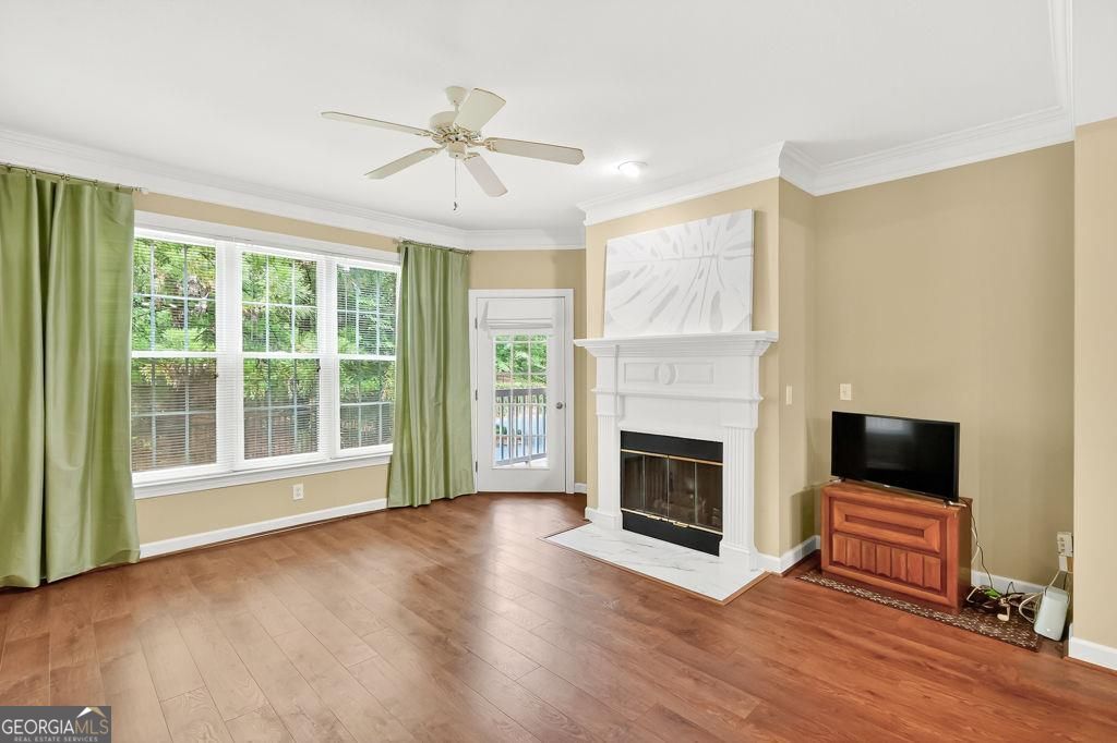221 Ashford CIR