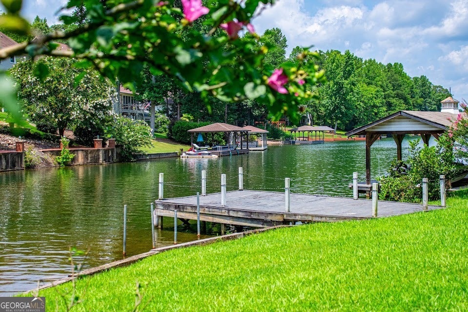 10083 Lakeview PKWY