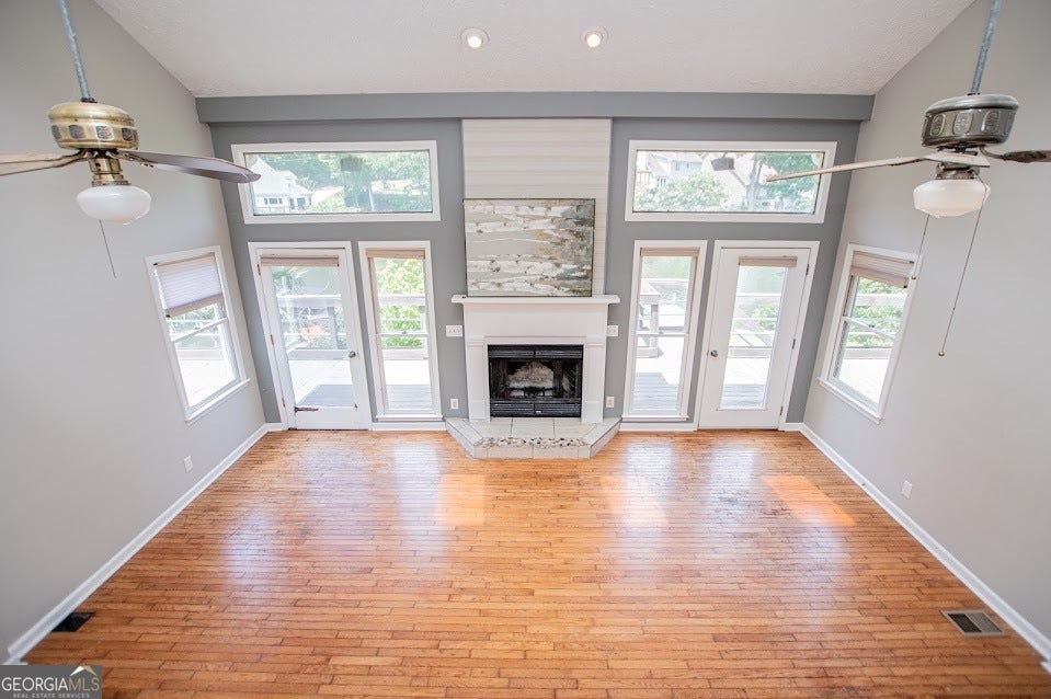 10083 Lakeview PKWY