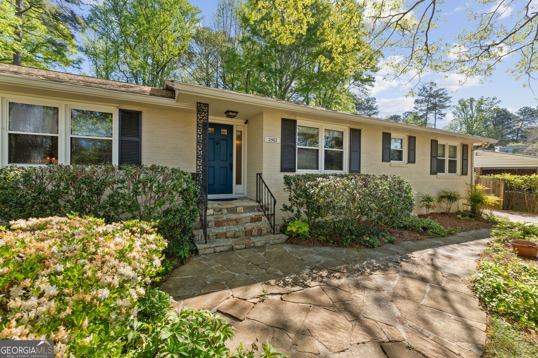 2562 Circlewood RD NE