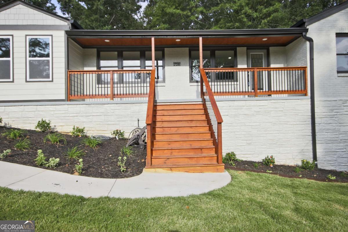 720 N Parkwood RD