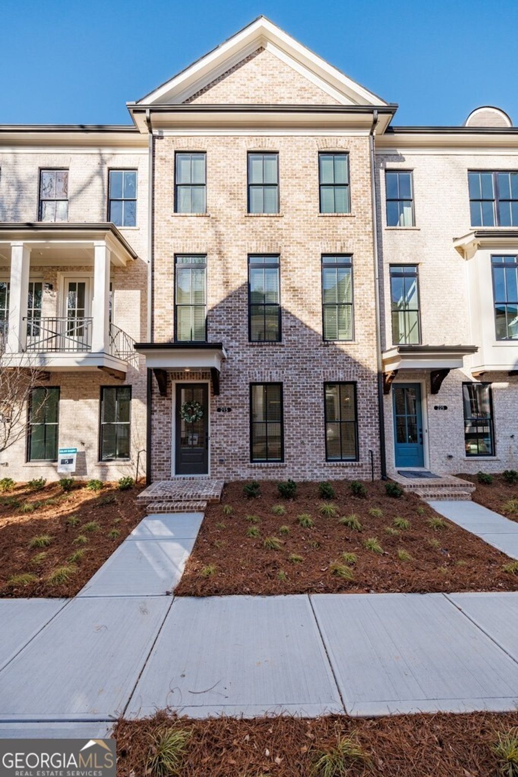 Photo of 215 Midnight Oak Run, Alpharetta, GA 30004 (MLS # 10665041)