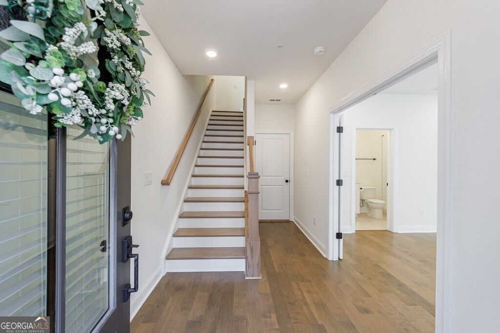 Photo of 215 Midnight Oak Run, Alpharetta, GA 30004 (MLS # 10665041)