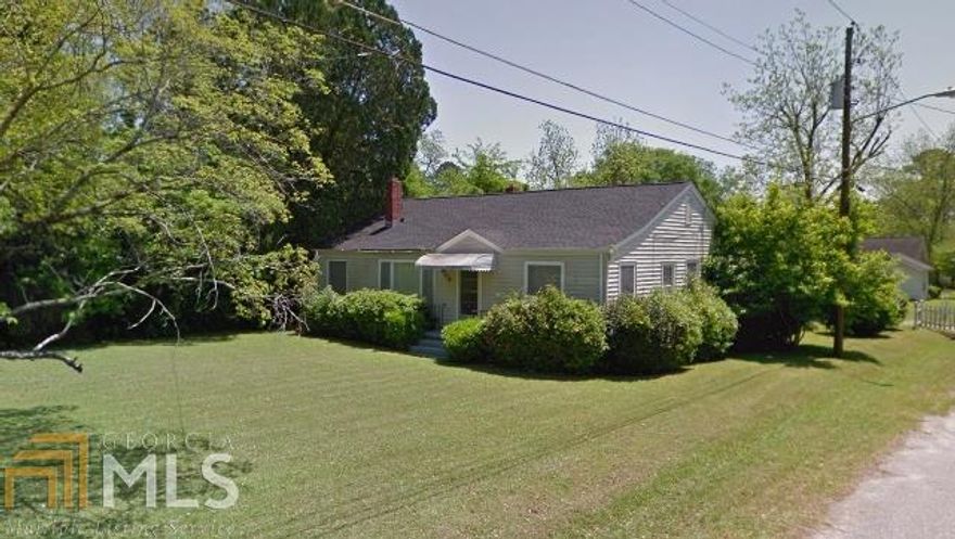 Great investment property with 3 bedrooms and 1.5 baths. Only 5 minutes to Downtown Dublin. Tenant occupied.