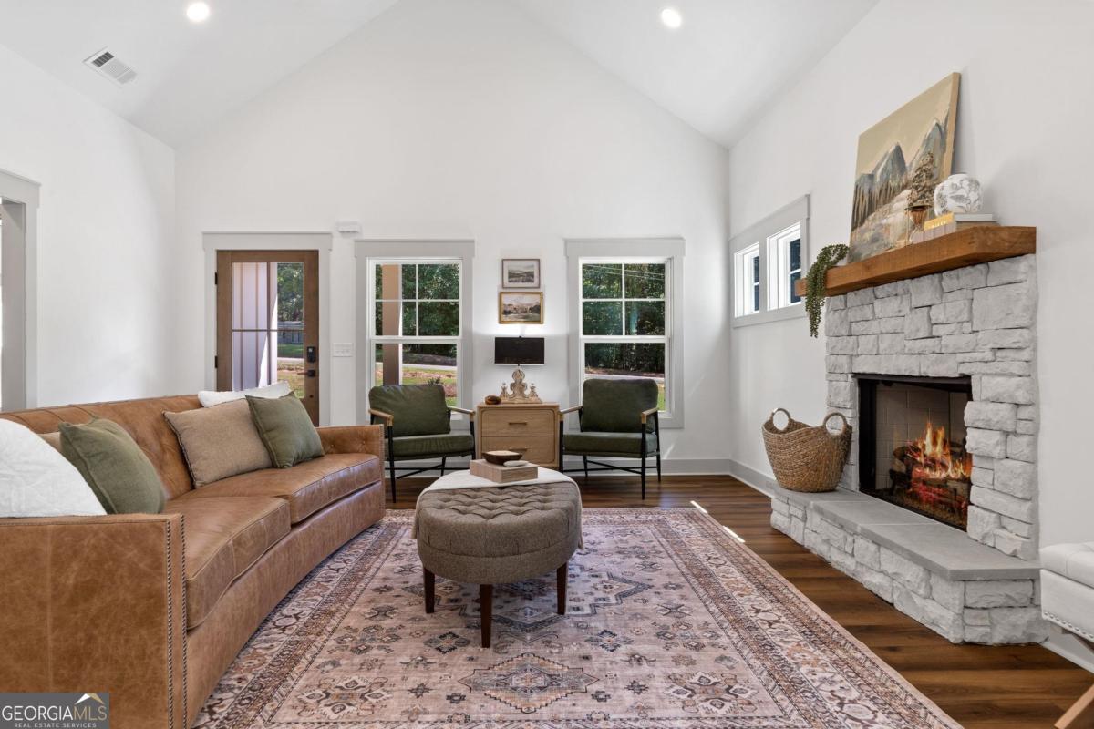 407 Thomas DR