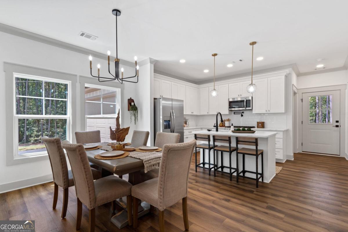 407 Thomas DR