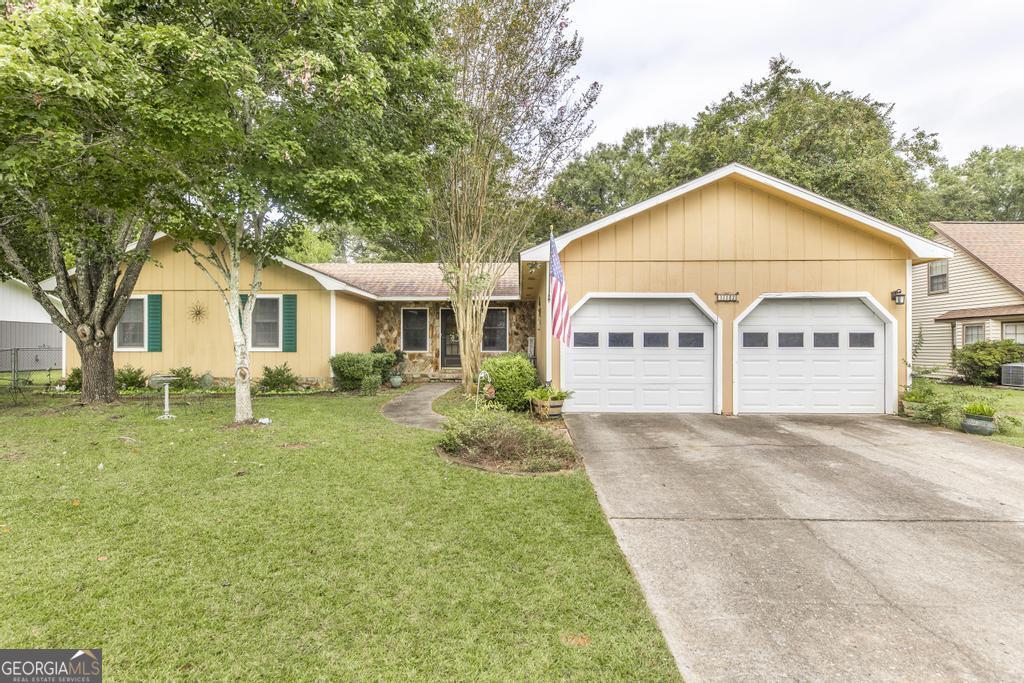 Welcome to 312 Wake Forrest Dr - a charming 3 bedroom, 2 bathroom home perfectly situated just minutes from the heart of Warner Robins. This well-maintained home offers a comfortable layout with spacious living areas, a bright kitchen, and a cozy dining space, making it ideal for both everyday living and entertaining. The primary suite features its own private bath, while two additional bedrooms provide plenty of room for family, guests, or a home office. Outside, you'll find a large backyard perfect for relaxing, gardening, or weekend gatherings. Conveniently located close to shopping, dining, and entertainment, this home combines comfort and convenience in one great package. Don't miss your chance to make this Warner Robins gem yours!