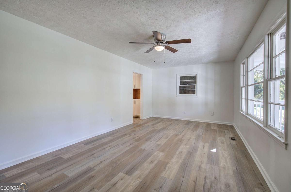 211 Alfred AVE SE