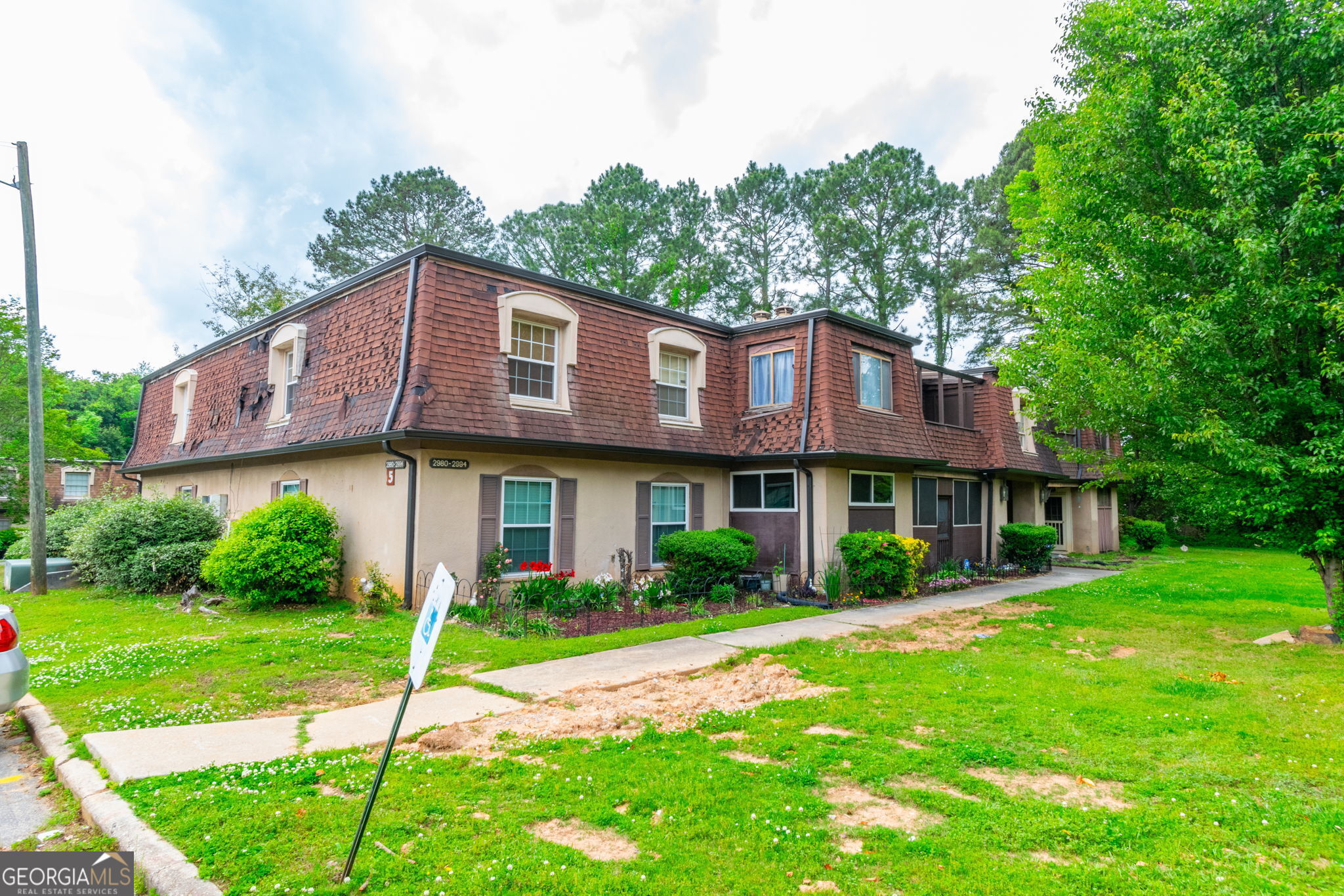 Great investment opportunity in a prime location with no Rental Restrictions! This 3-bedroom, 2-bath condominium is close to highways, shopping, dining, and schools. The bedrooms are spacious, and the floor plan is open with plenty of room for storage.