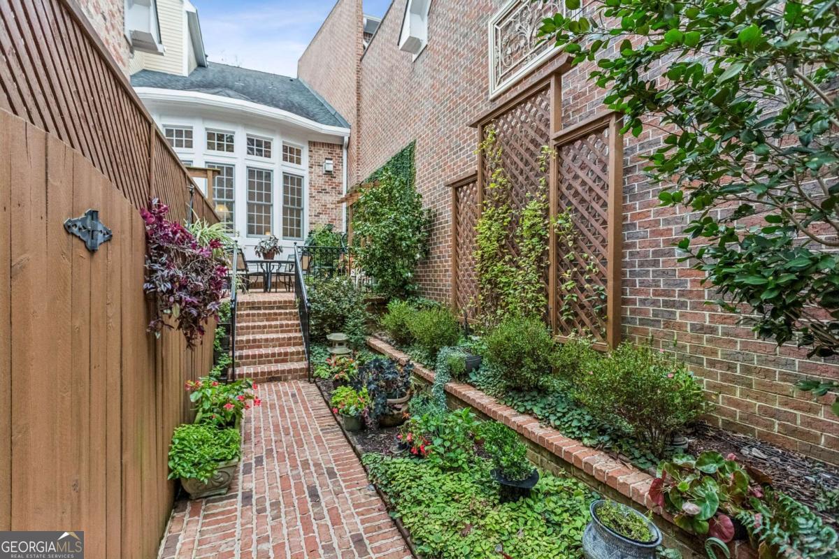 2289 Ivy Crest LN SE