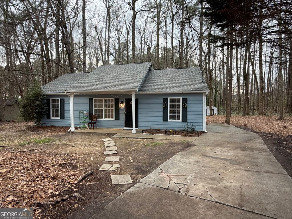 Photo of 122 Oriole Drive, Jonesboro, GA 30238 (MLS # 10725239)