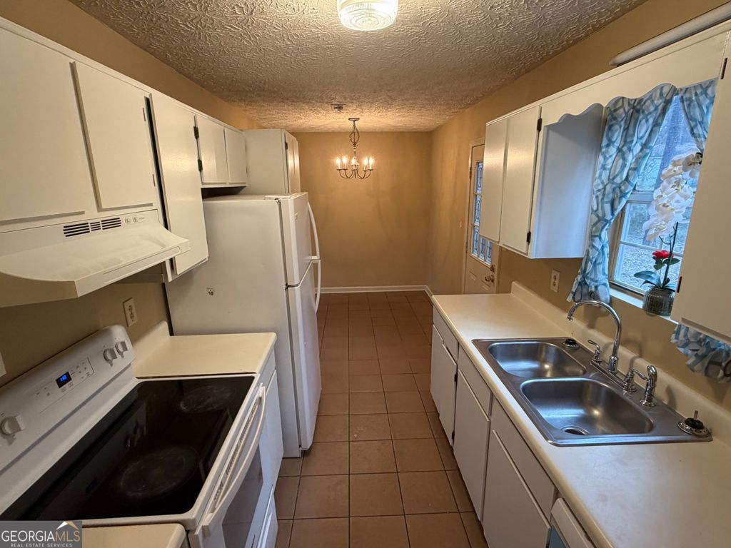 Photo of 122 Oriole Drive, Jonesboro, GA 30238 (MLS # 10725239)