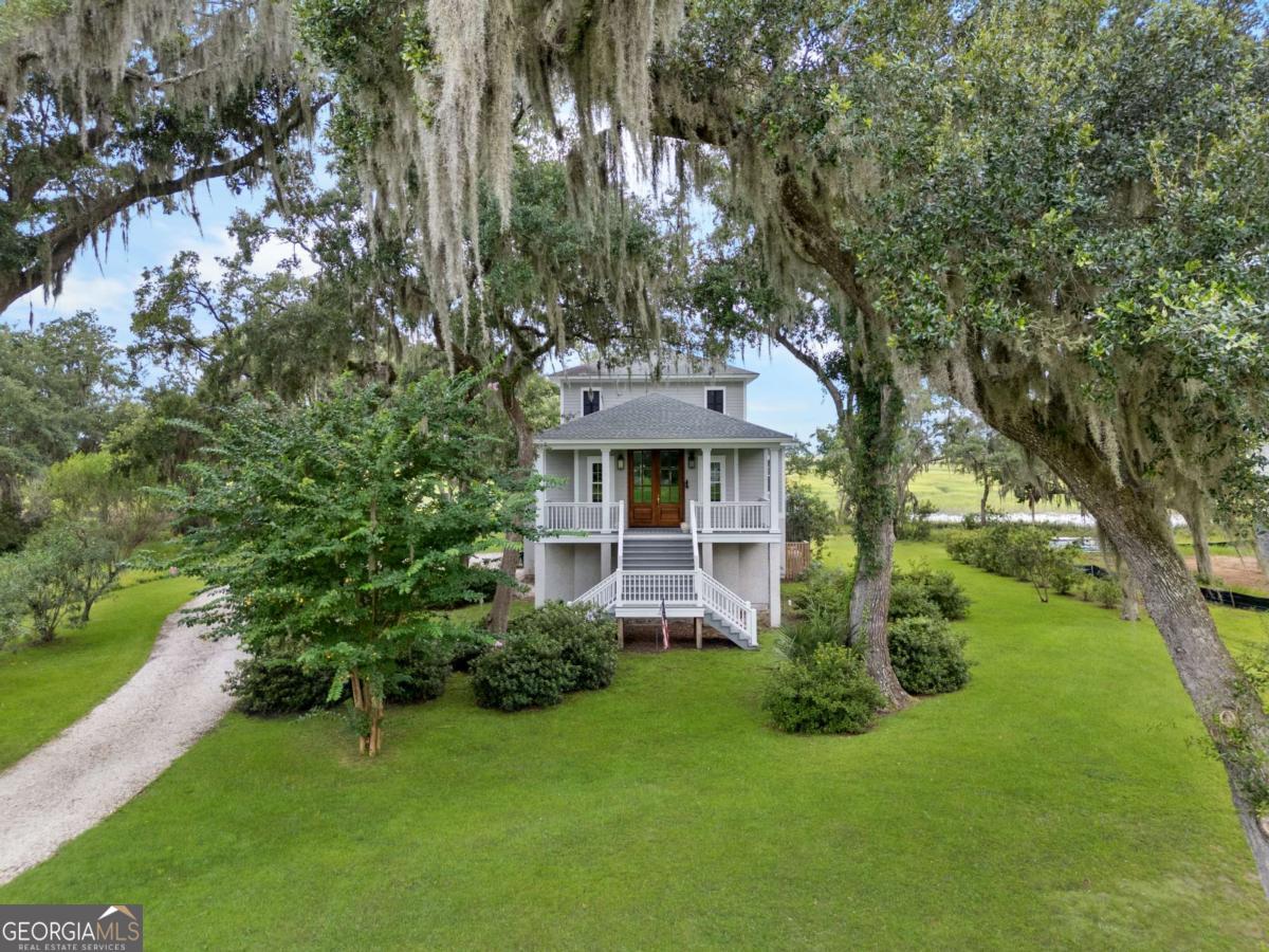 3217 Coopers Point DR NE