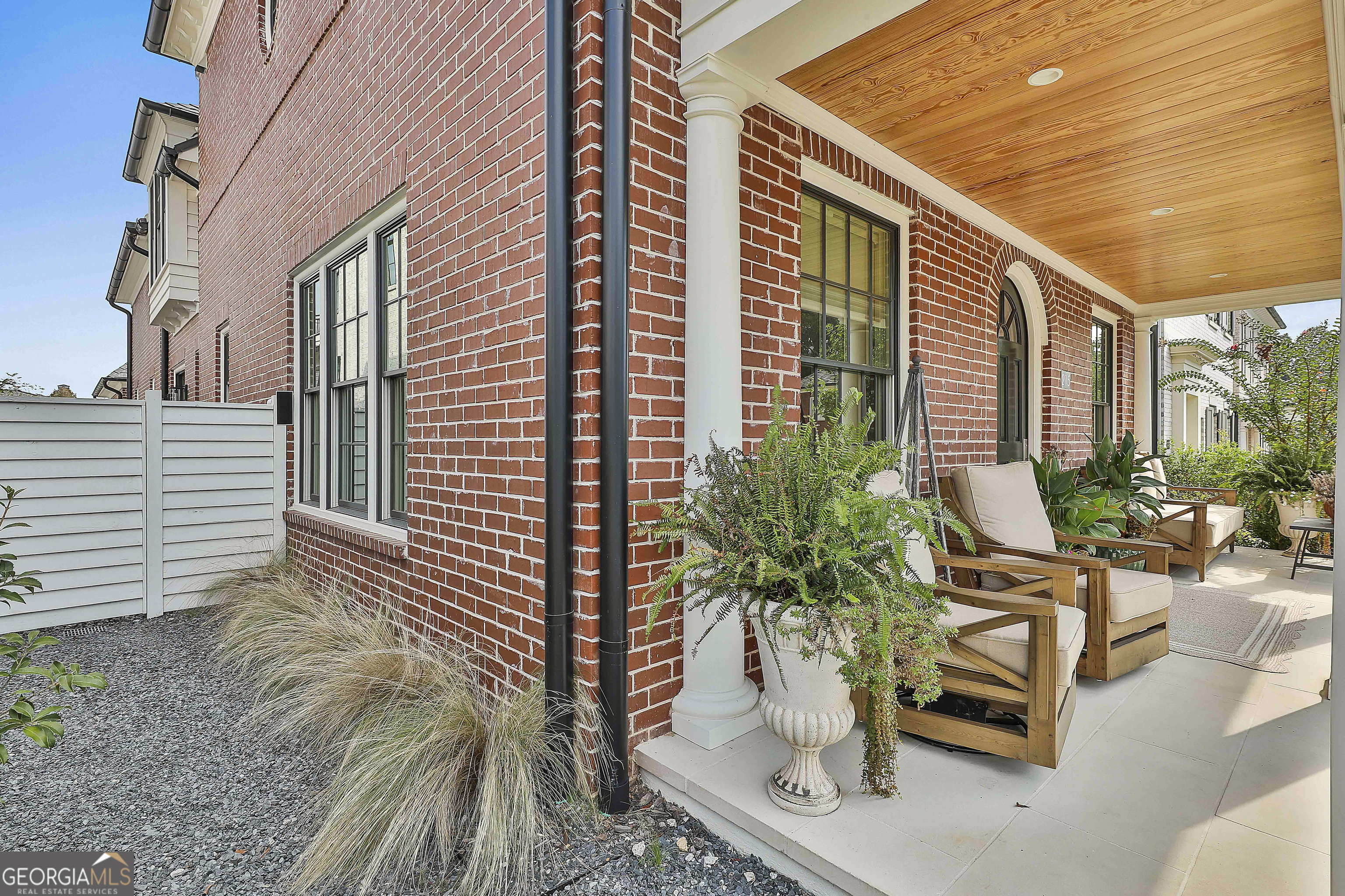 215 3rd ST
