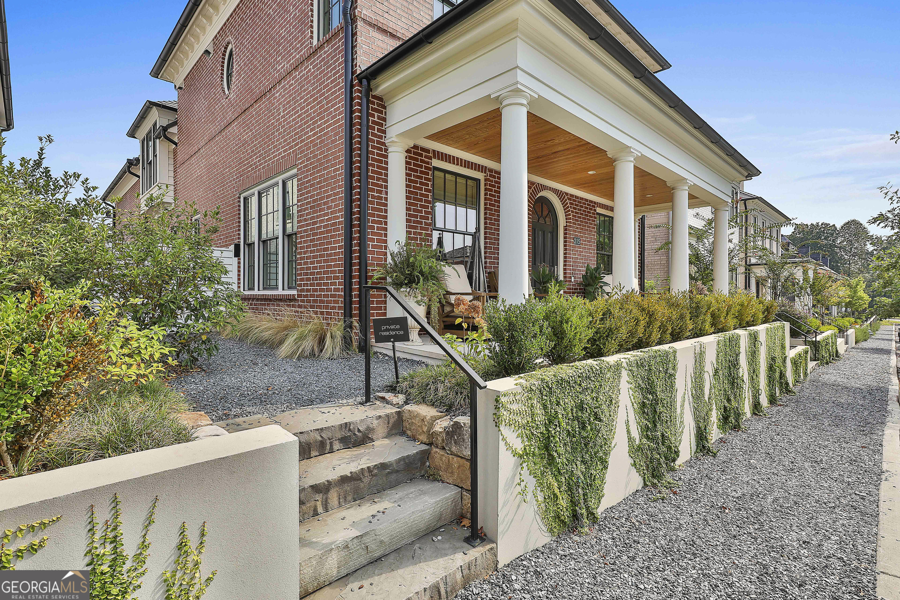 215 3rd ST