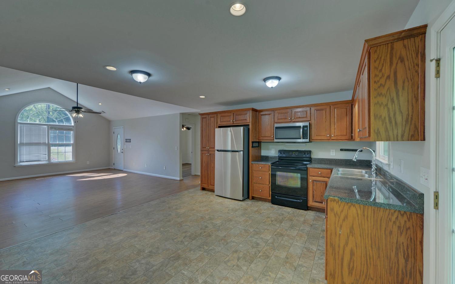 330 Cedar Springs LN