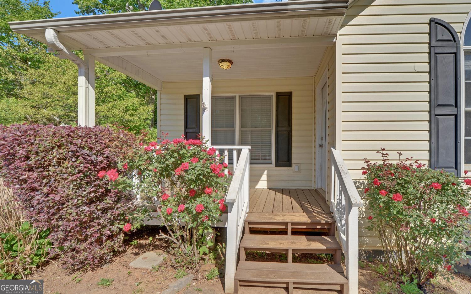 330 Cedar Springs LN