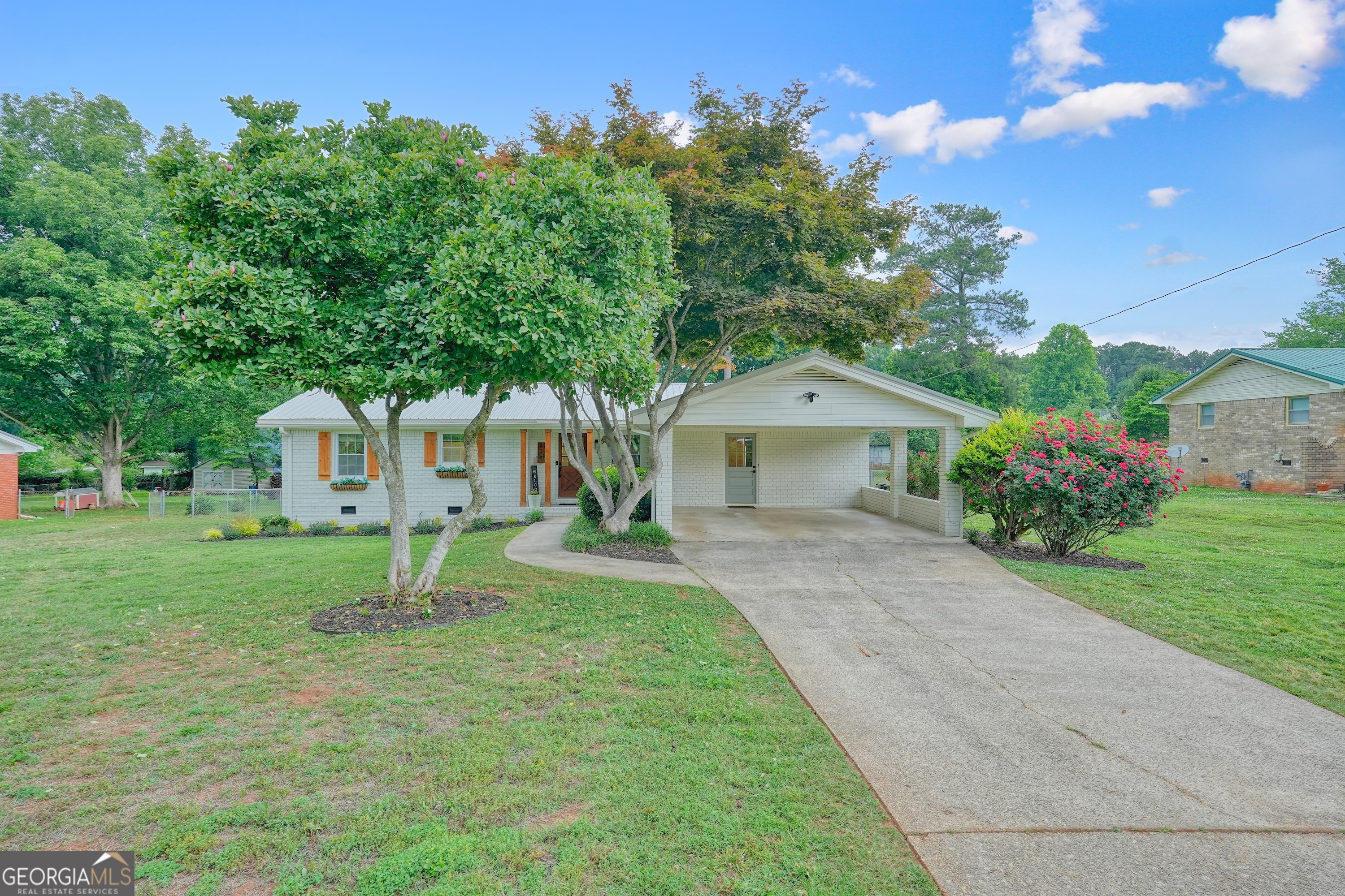 83 Donna LN