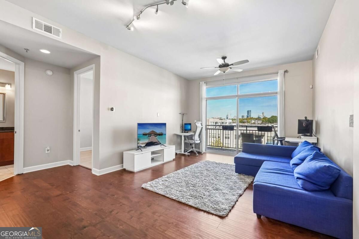 711 Cosmopolitan DR NE 711