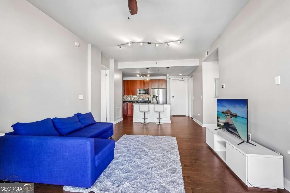 711 Cosmopolitan DR NE 711
