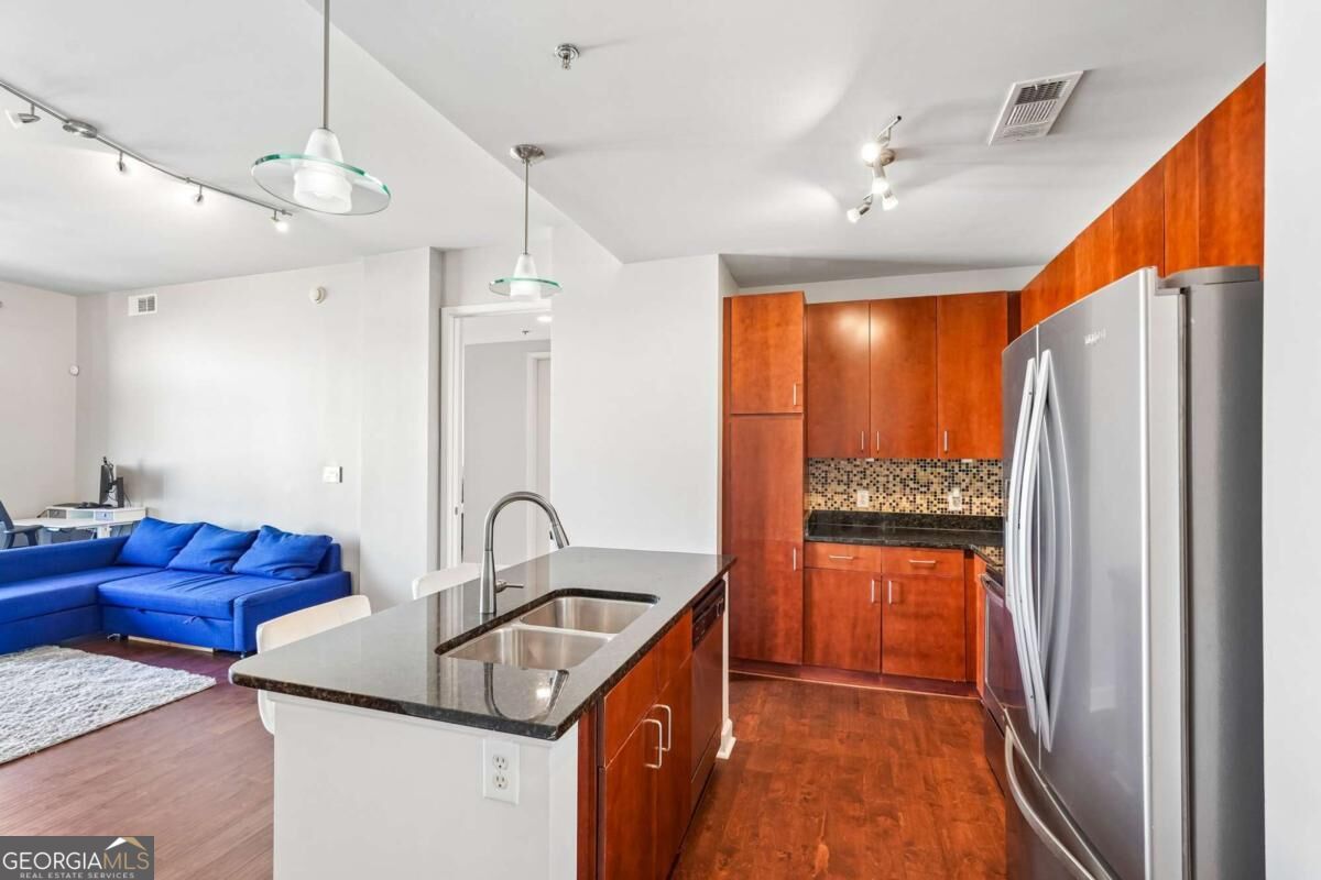 711 Cosmopolitan DR NE 711