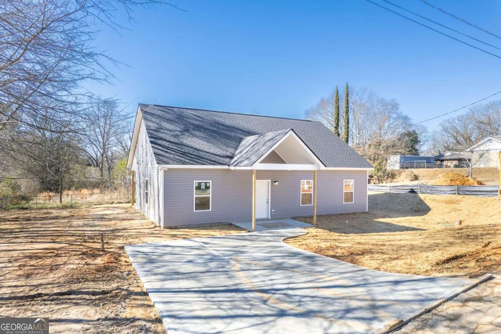 Photo of 30 Moore Avenue, Toccoa, GA 30577 (MLS # 10680402)