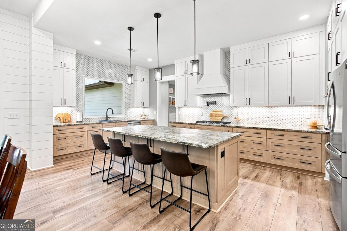 221 Brookhollow RD